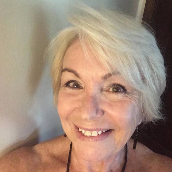 Meet your Posher, Debra - Picture 1 of 1